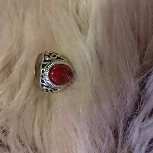 Ring - Picture 2 of 4